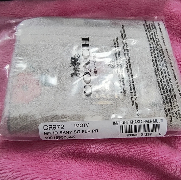 Coach Flower 🌺 keychain - Picture 4 of 7